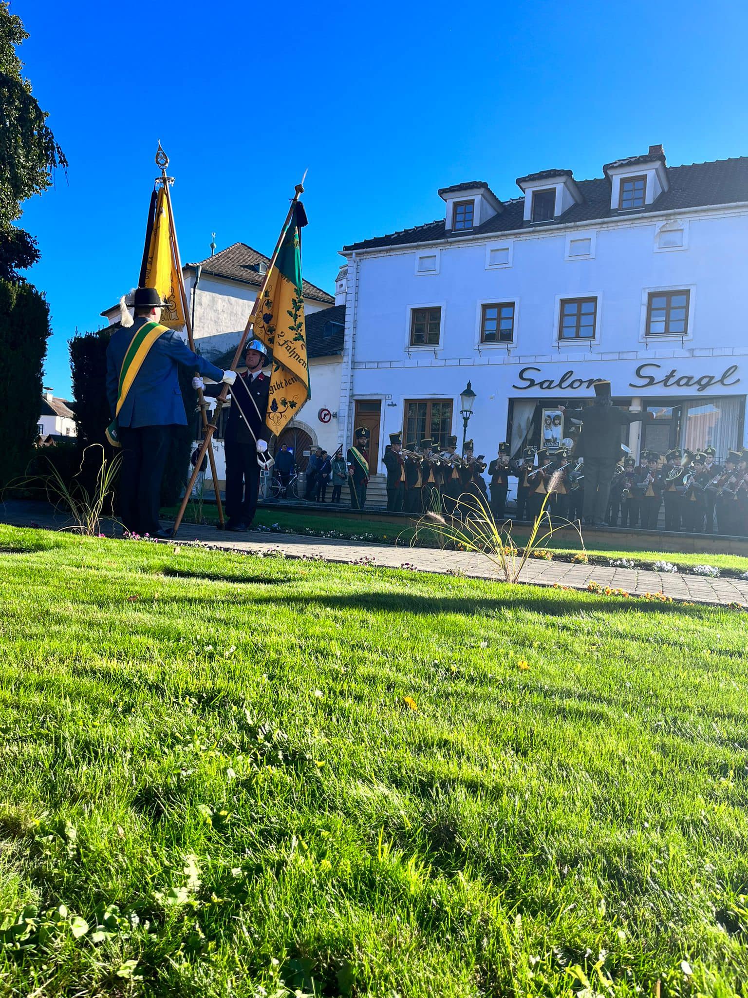 Traditionelles Totengedenken mit Kranzniederlegung