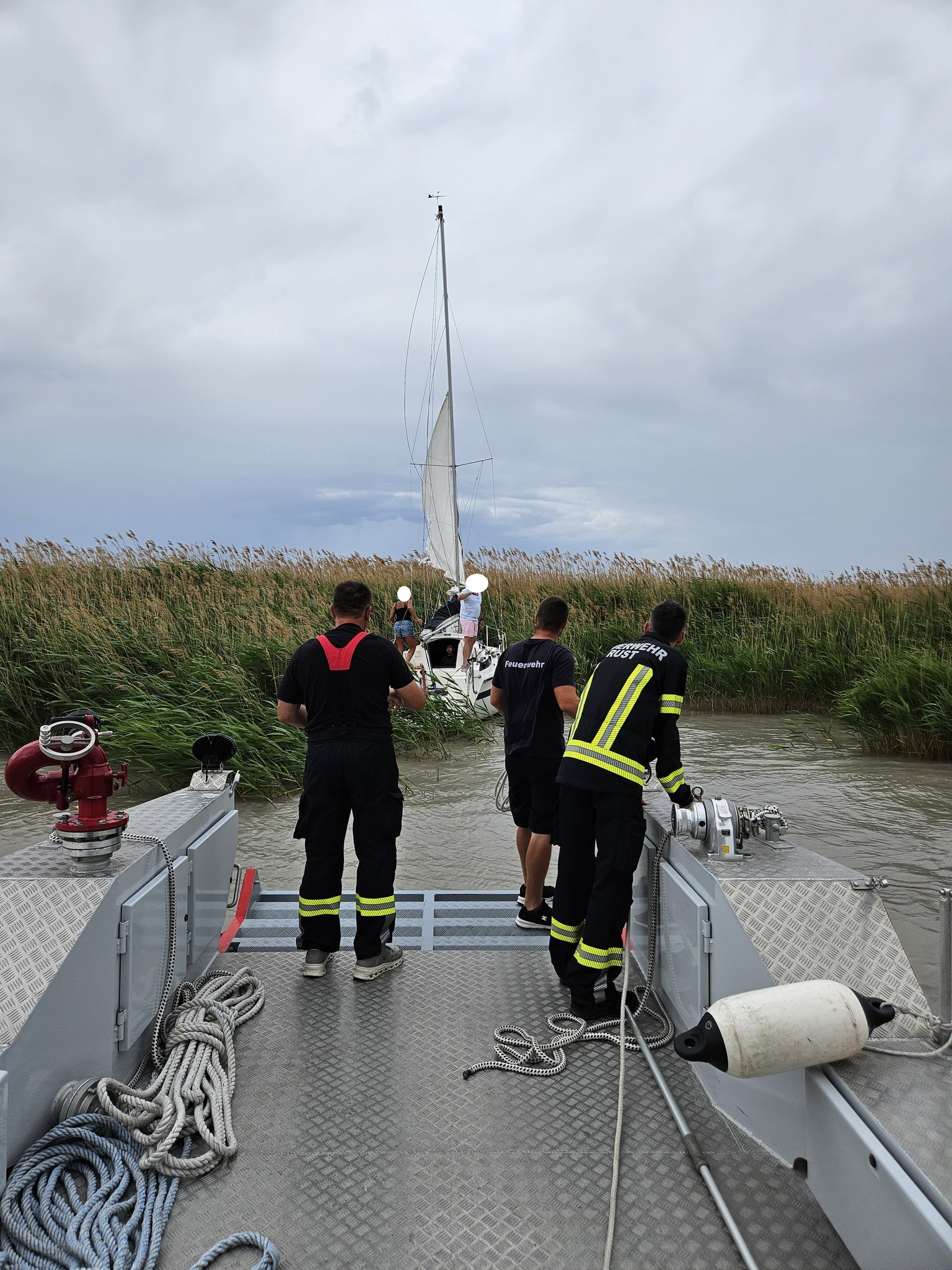 Bootsbergung nach Unwetter am Neusiedlersee